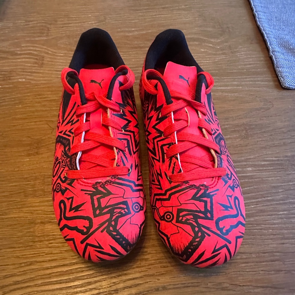 Puma Pulisic kids soccer cleats size 1
